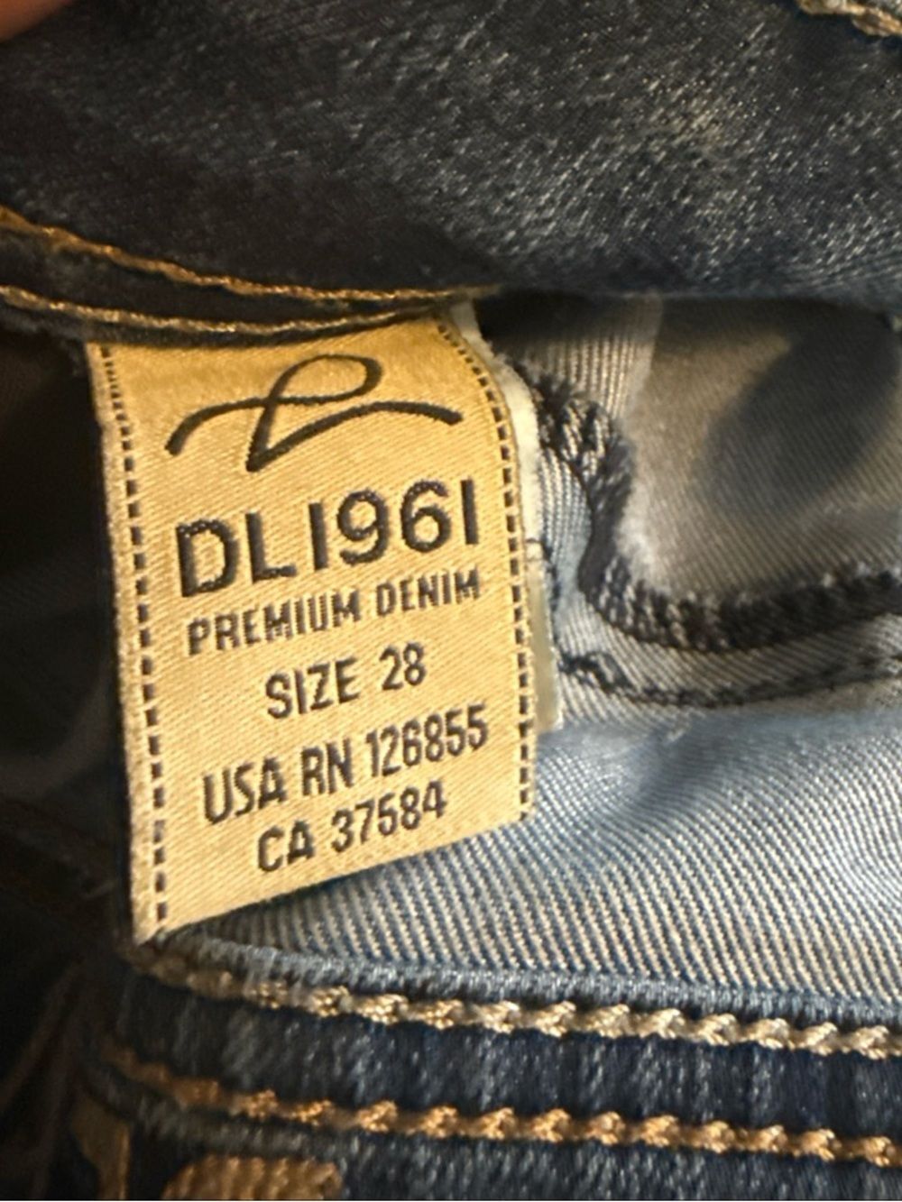 DL1961 Premium Denim Jeans – Size 28 – High Rise Skinny / Mom Fit - Picture 3 of 9
